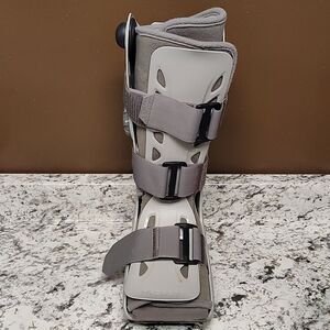 AirCast Soft Strike Gray Foot Ankle Injury Walking Pneumatic Pump Cast